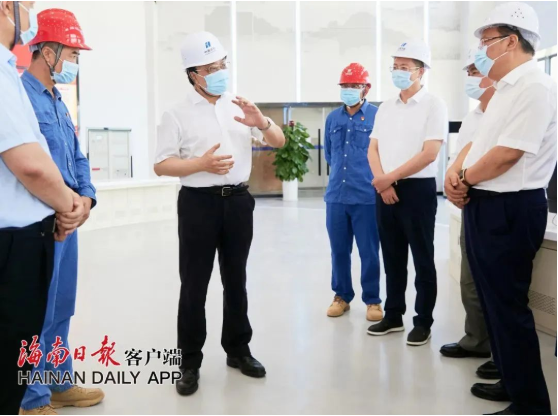 歡迎海南省省委常委，省委副書(shū)記，省長(cháng)馮飛蒞臨馳大幕墻公司承接的洋浦華能幕墻項目視察